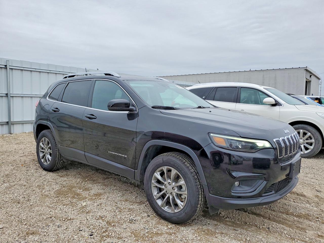 2021 JEEP CHEROKEE LATITUDE LUX photo 4
