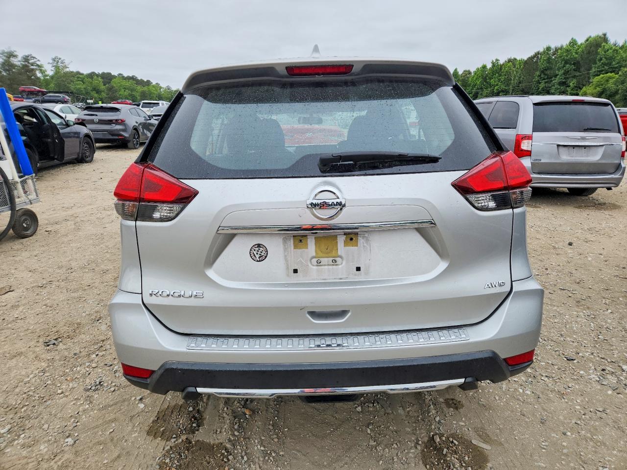 2017 NISSAN ROGUE photo 6