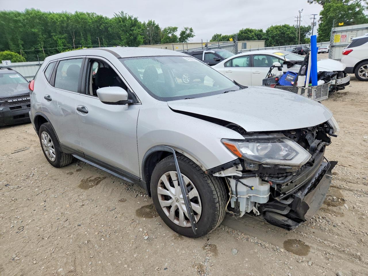 2017 NISSAN ROGUE photo 4