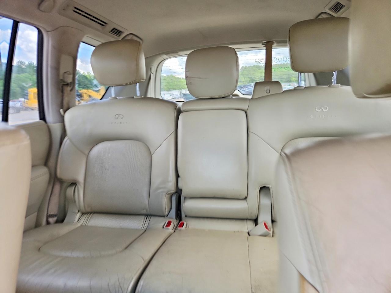 2011 INFINITI QX56 photo 19