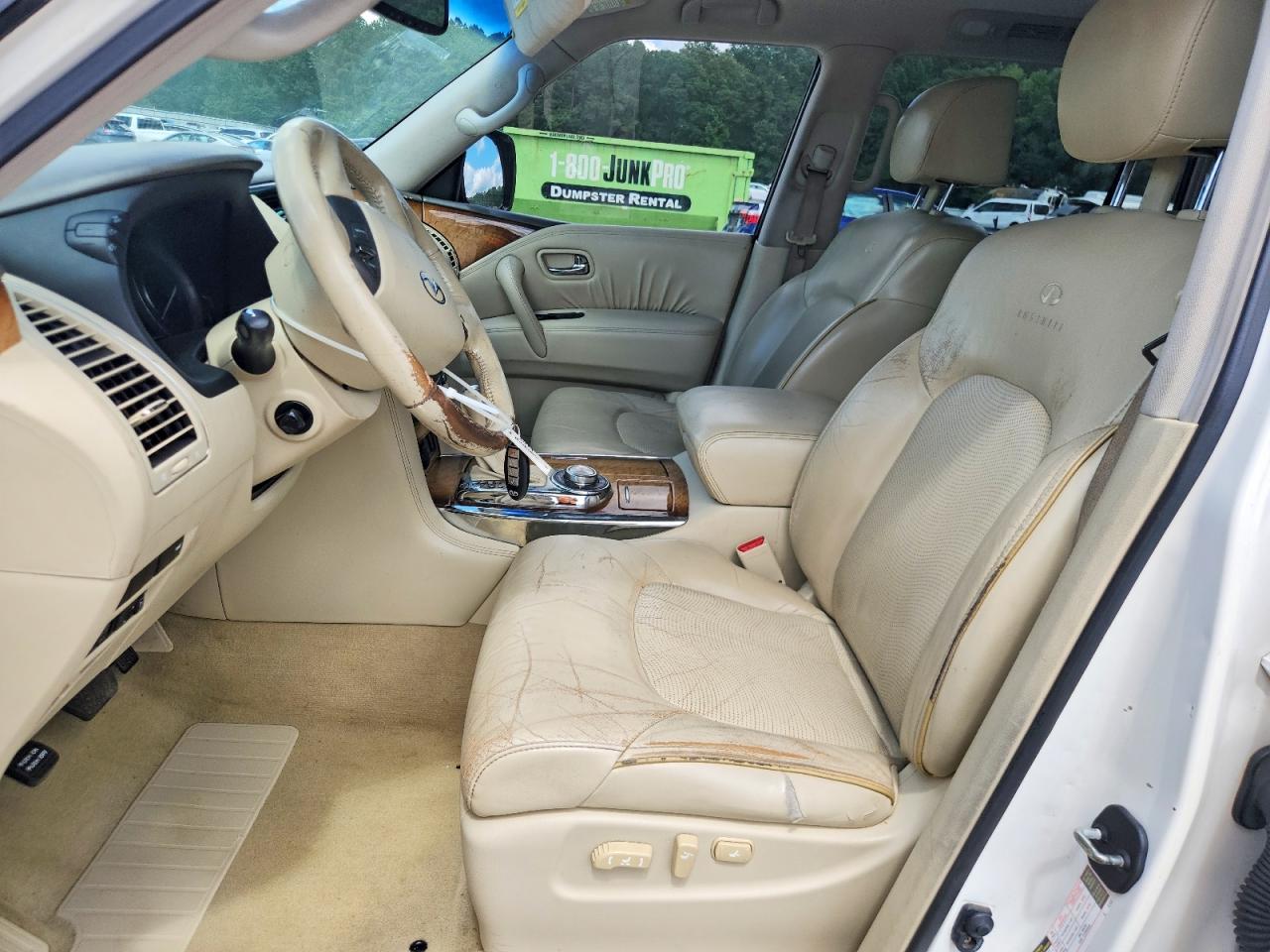 2011 INFINITI QX56 photo 13