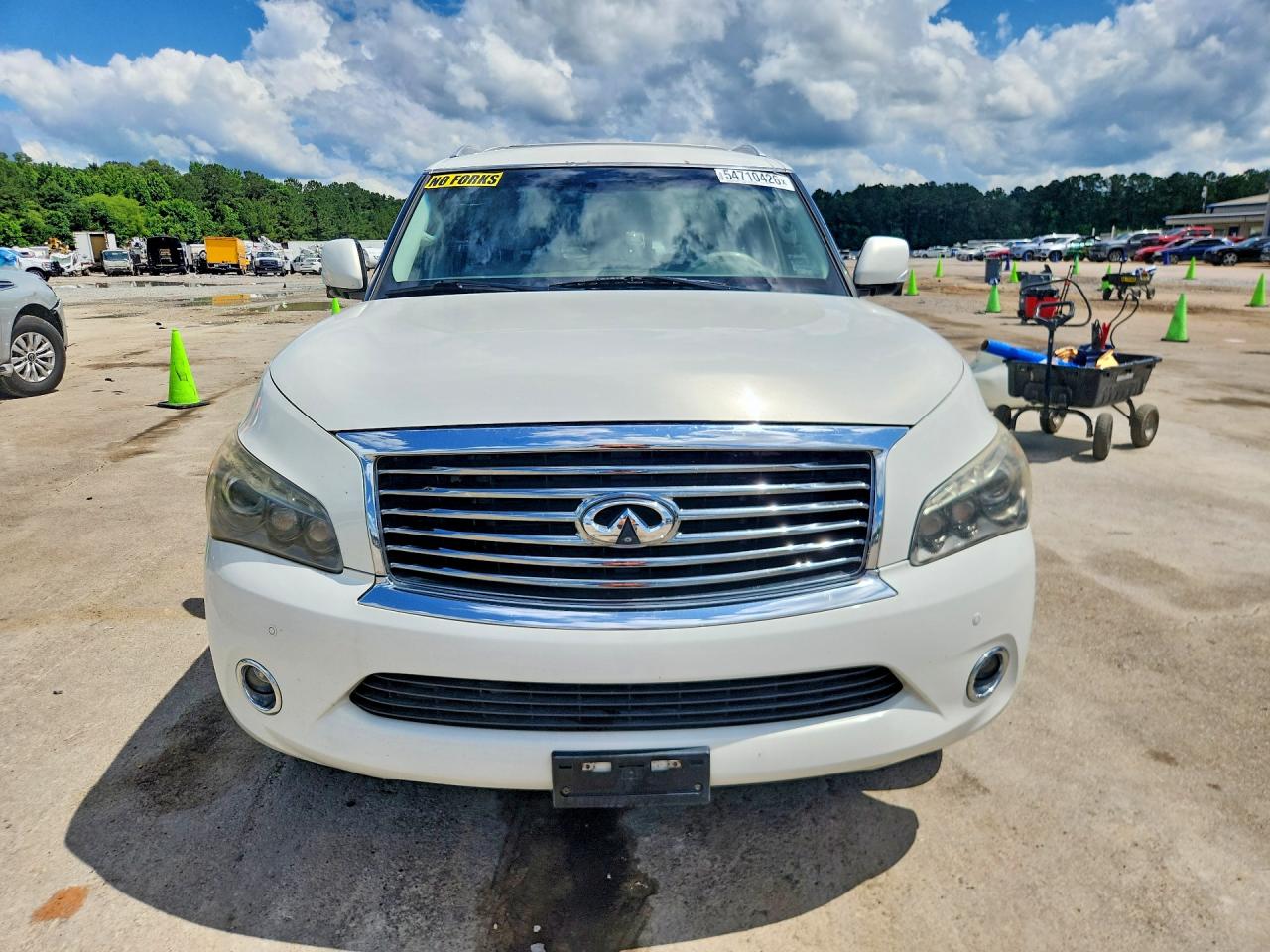 2011 INFINITI QX56 photo 9