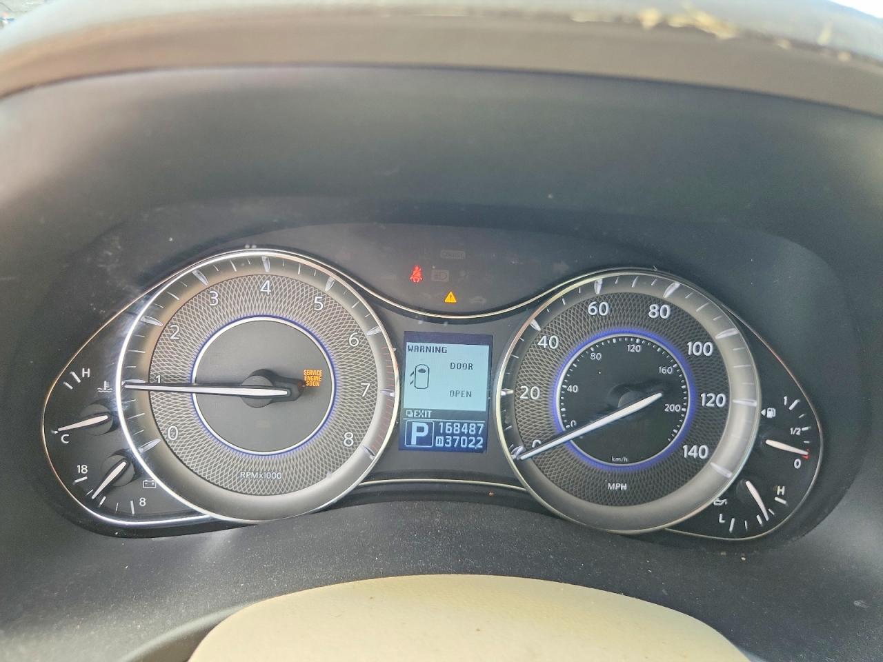 2011 INFINITI QX56 photo 17