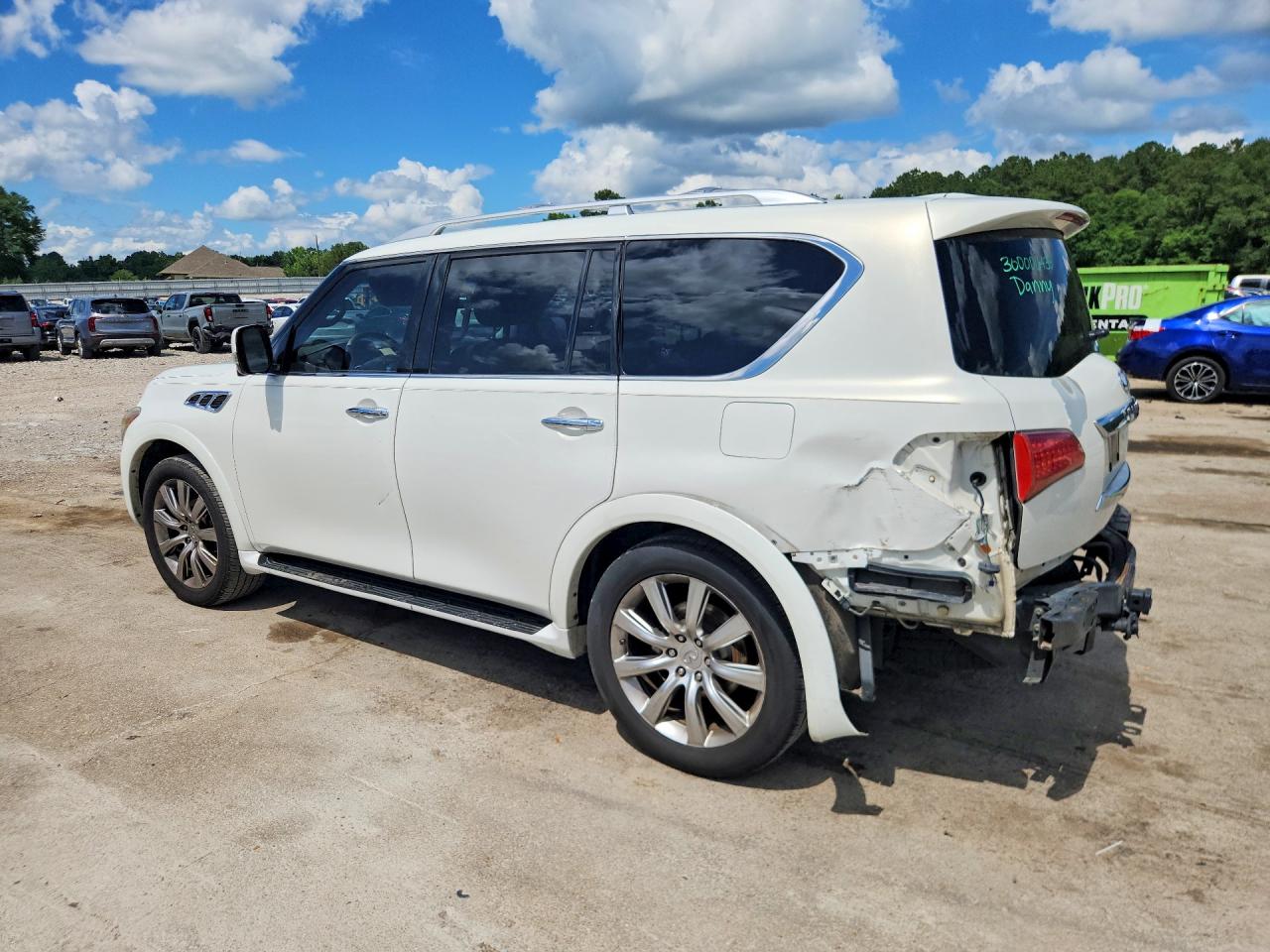 2011 INFINITI QX56 photo 3