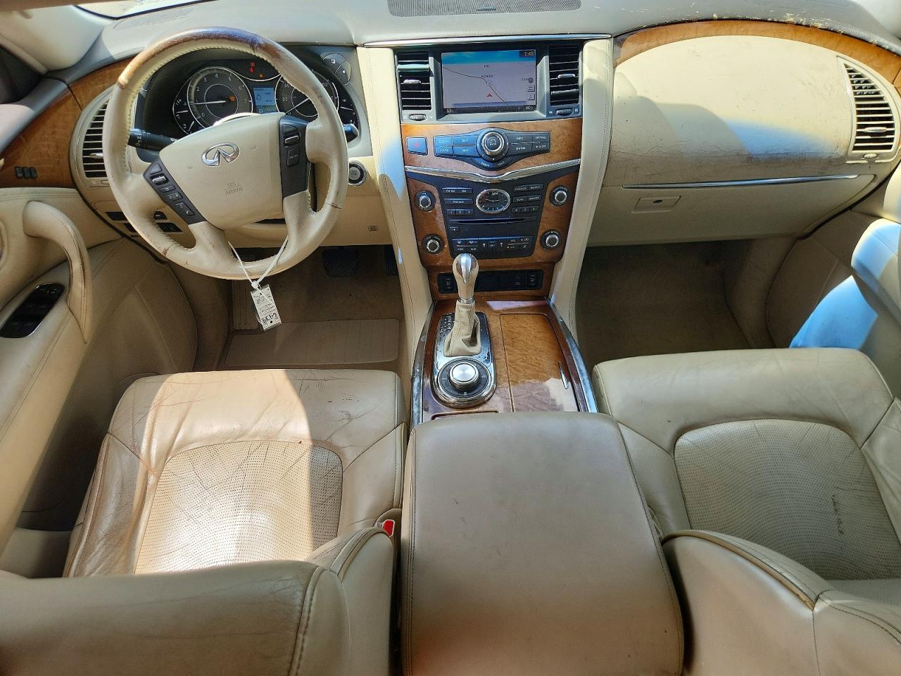 2011 INFINITI QX56 photo 15