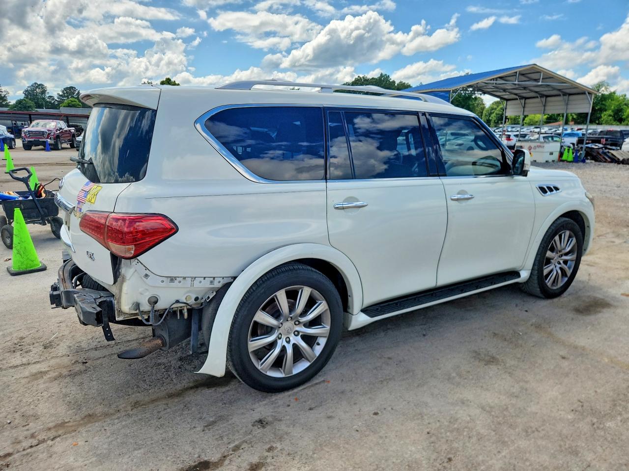2011 INFINITI QX56 photo 5