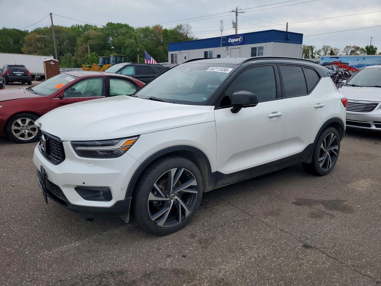 2020 VOLVO XC40