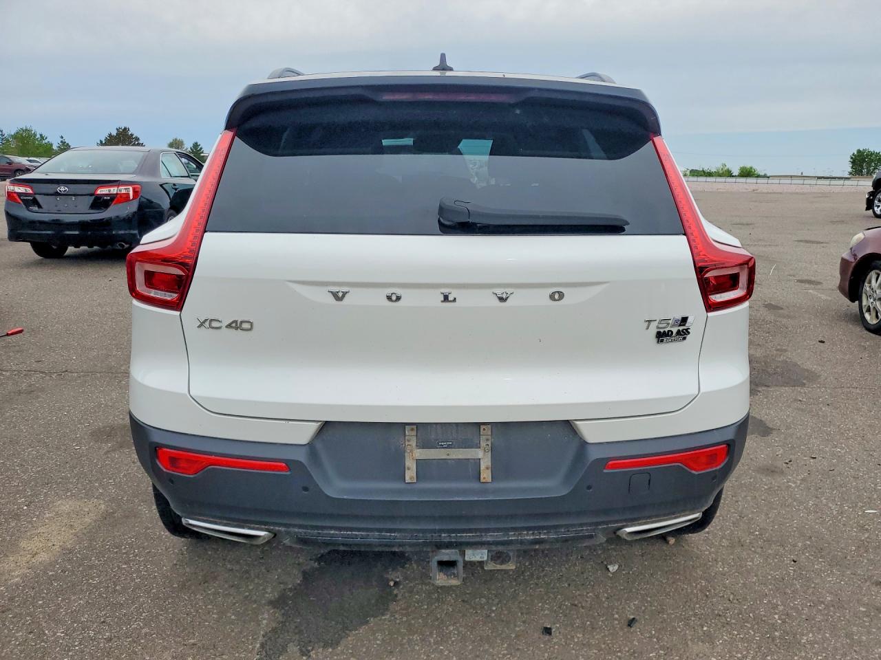 2020 VOLVO XC40 T5 R-DESIGN photo 6