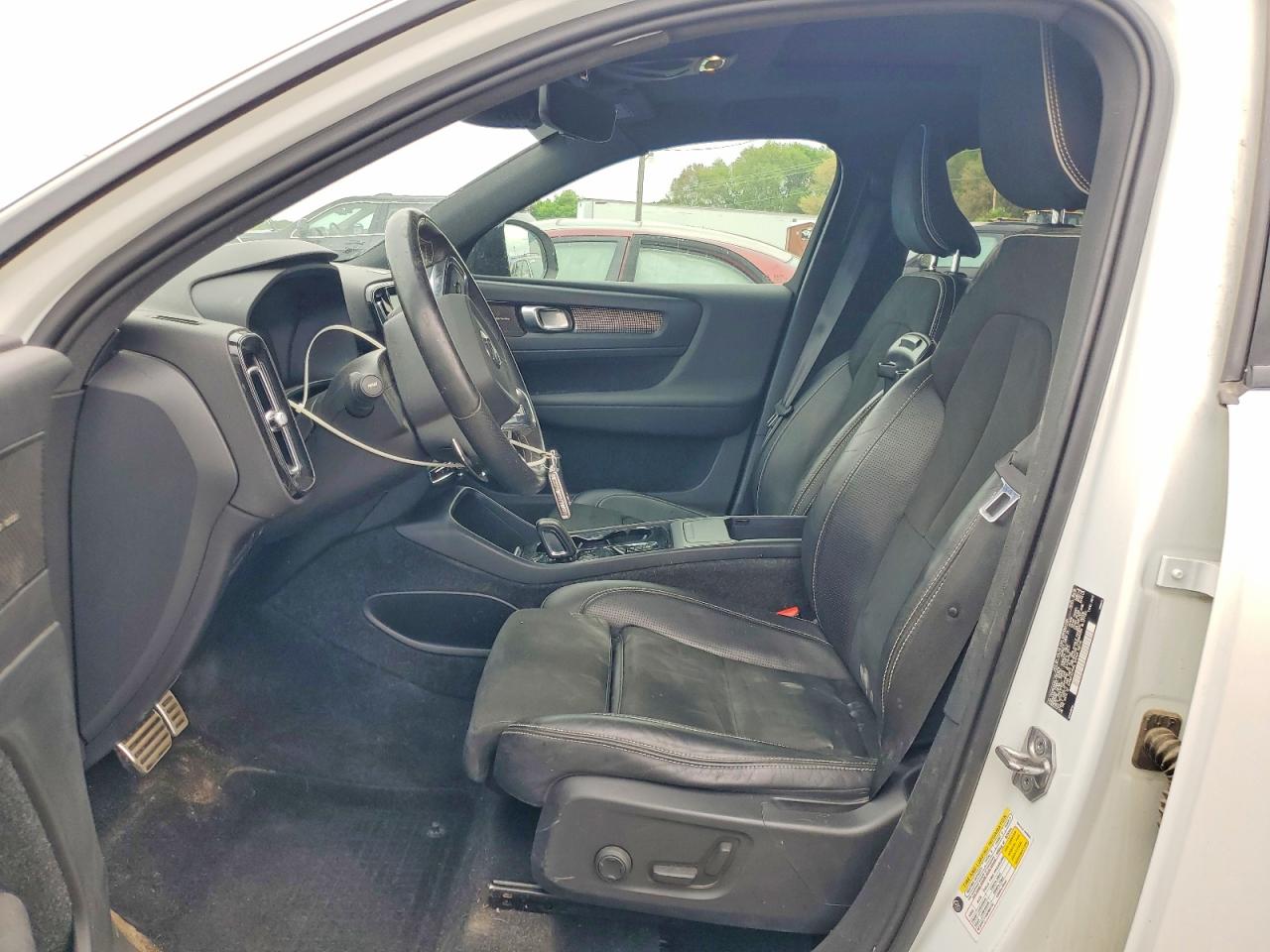 2020 VOLVO XC40 T5 R-DESIGN photo 7