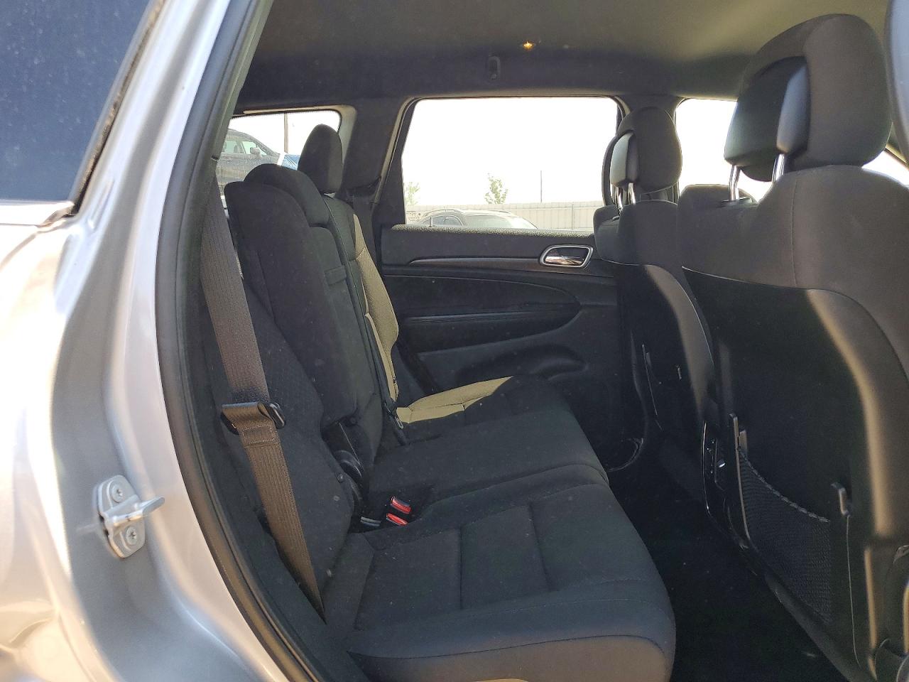 2018 JEEP GRAND CHEROKEE LAREDO photo 11