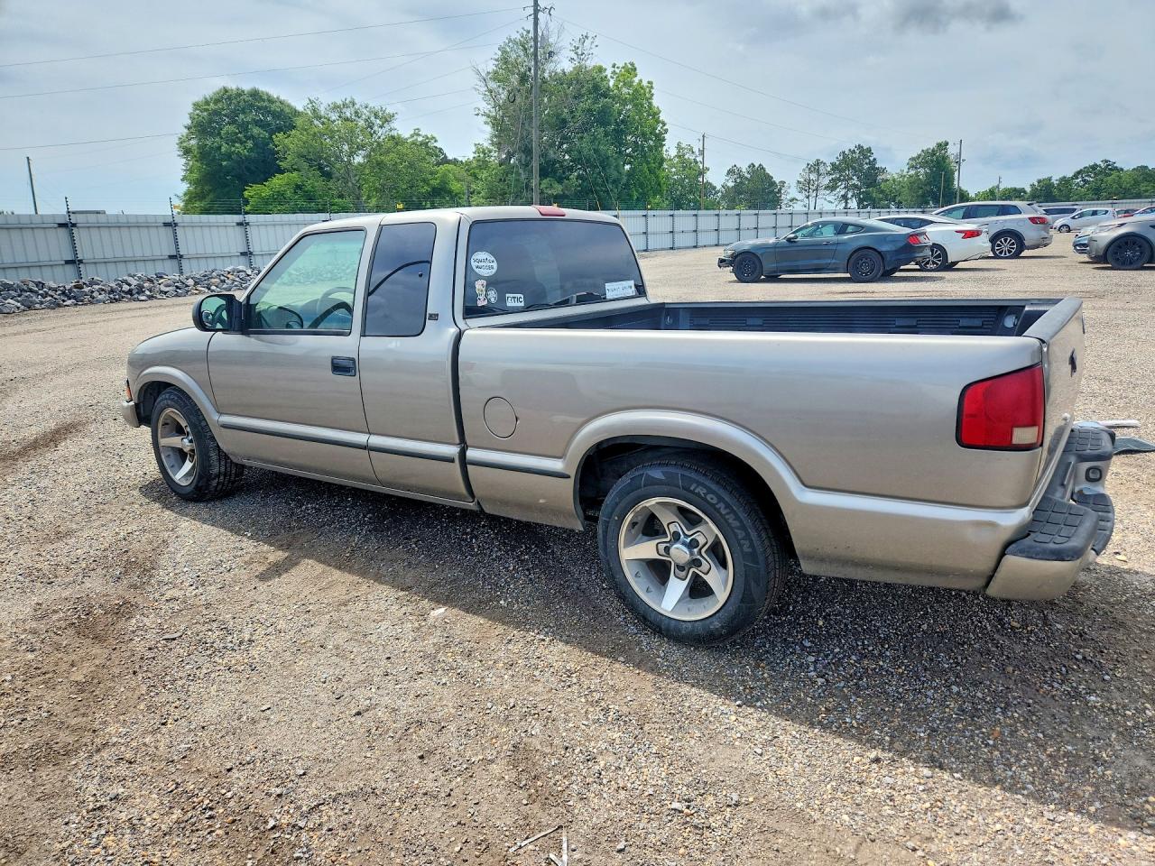 2002 CHEVROLET S TRUCK S10 photo 4