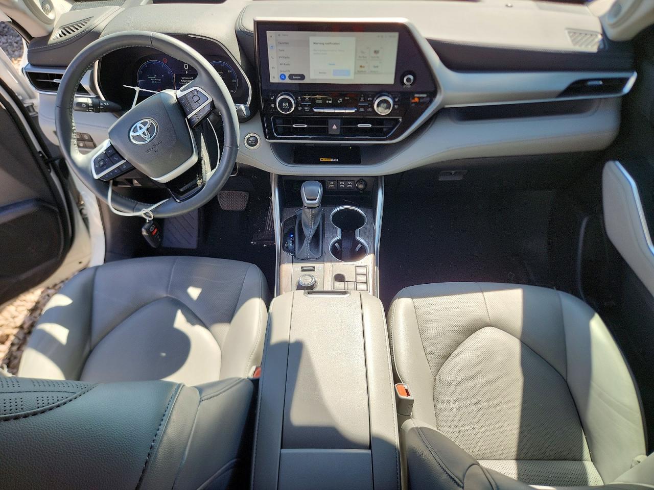 2024 TOYOTA HIGHLANDER PLATINUM photo 22