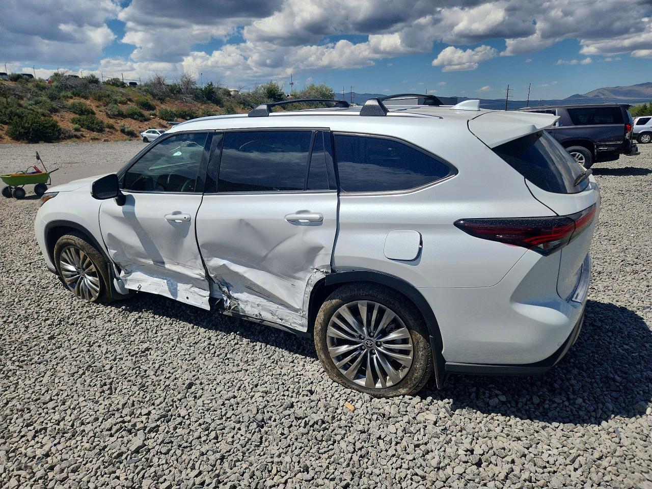 2024 TOYOTA HIGHLANDER PLATINUM photo 4