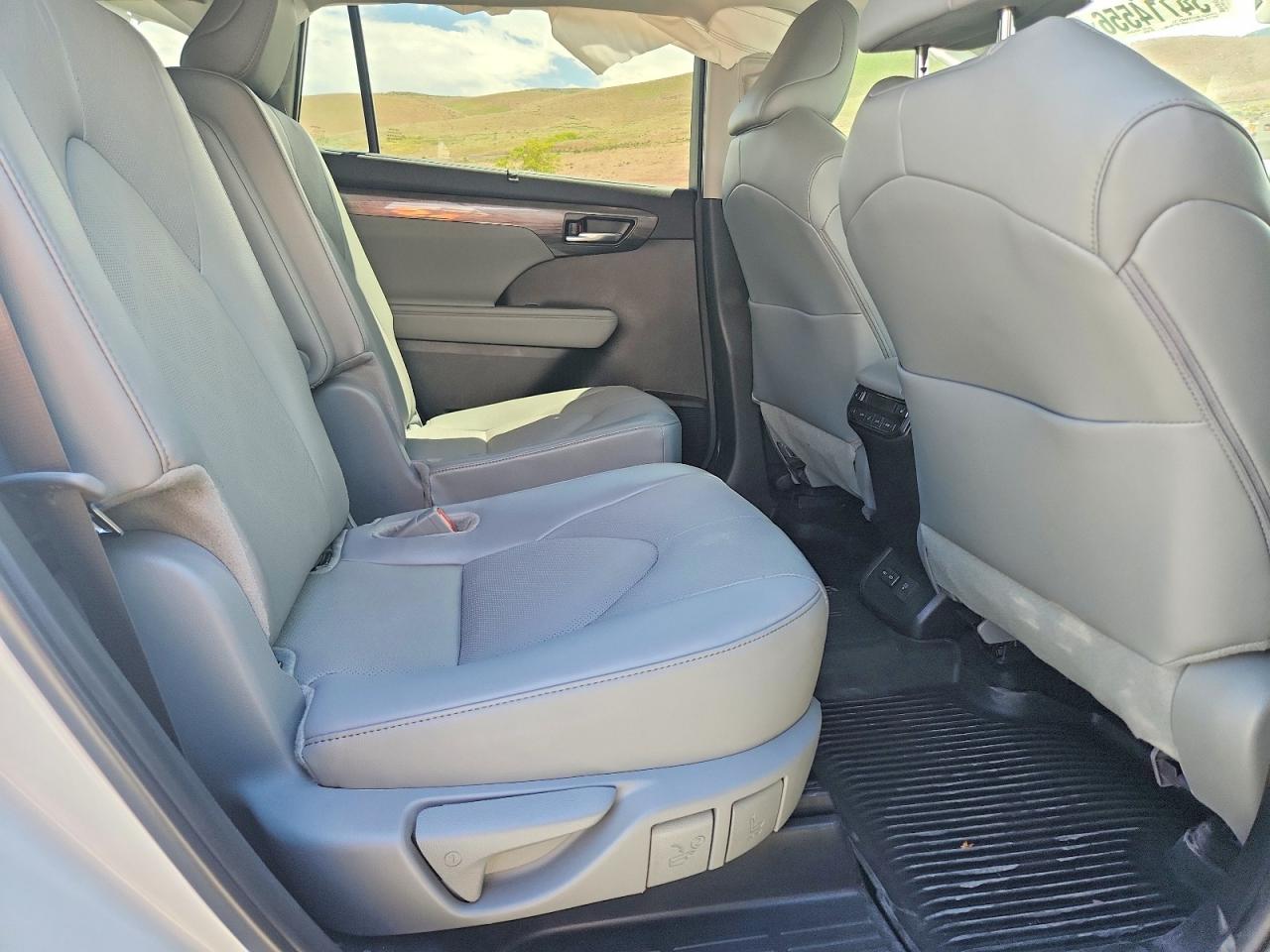 2024 TOYOTA HIGHLANDER PLATINUM photo 31