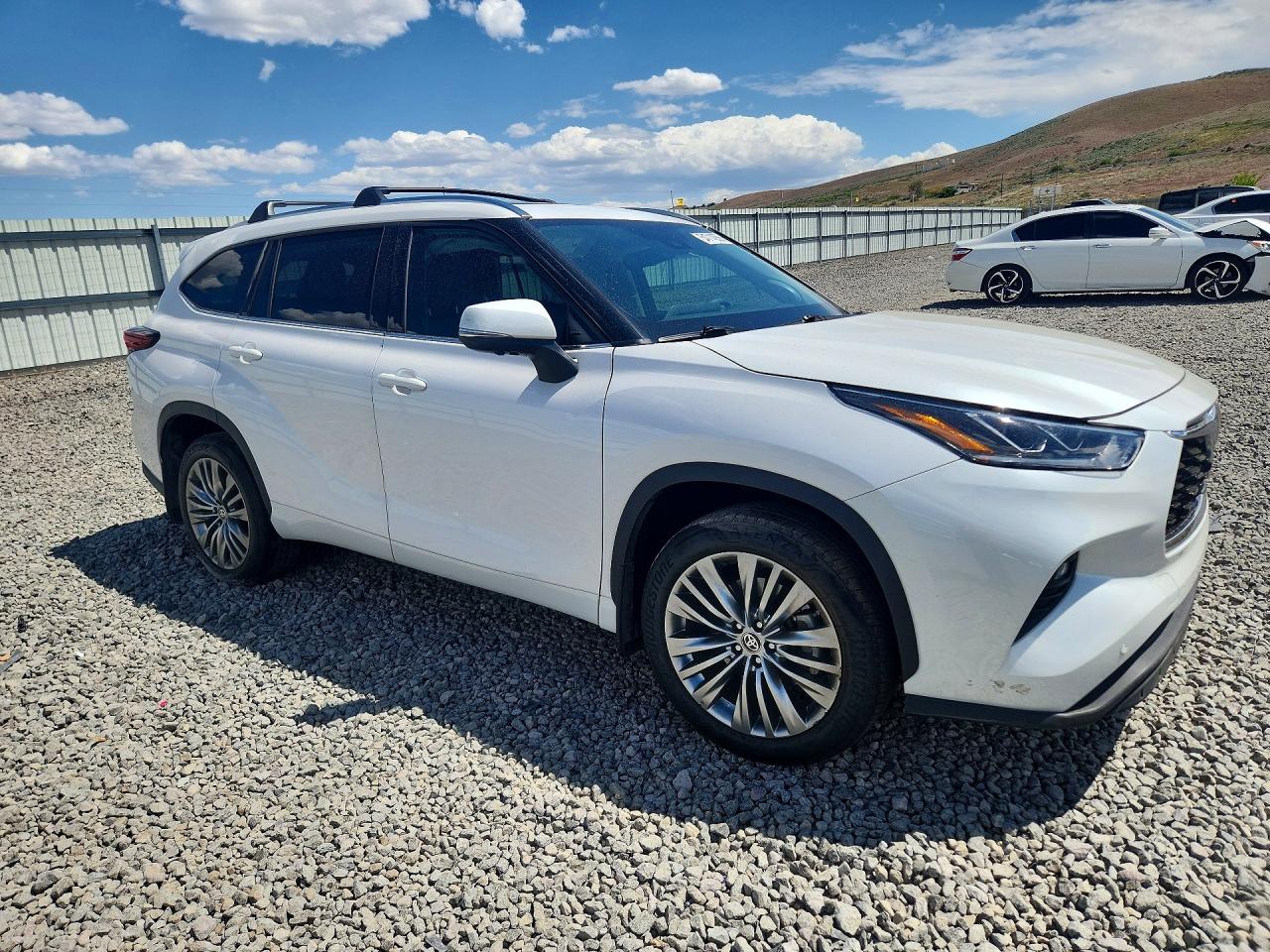 2024 TOYOTA HIGHLANDER PLATINUM photo 10