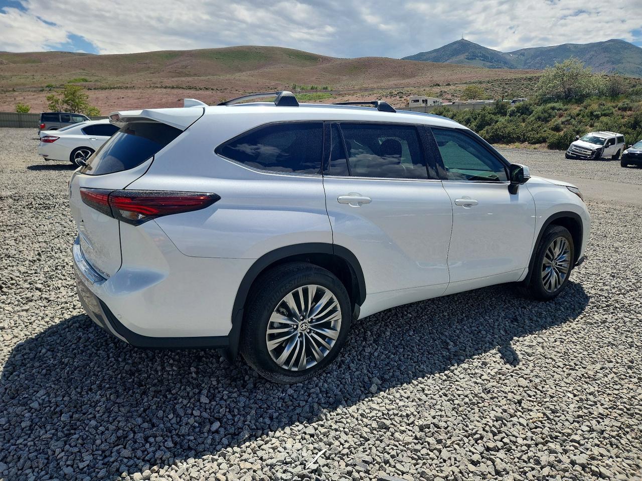 2024 TOYOTA HIGHLANDER PLATINUM photo 7