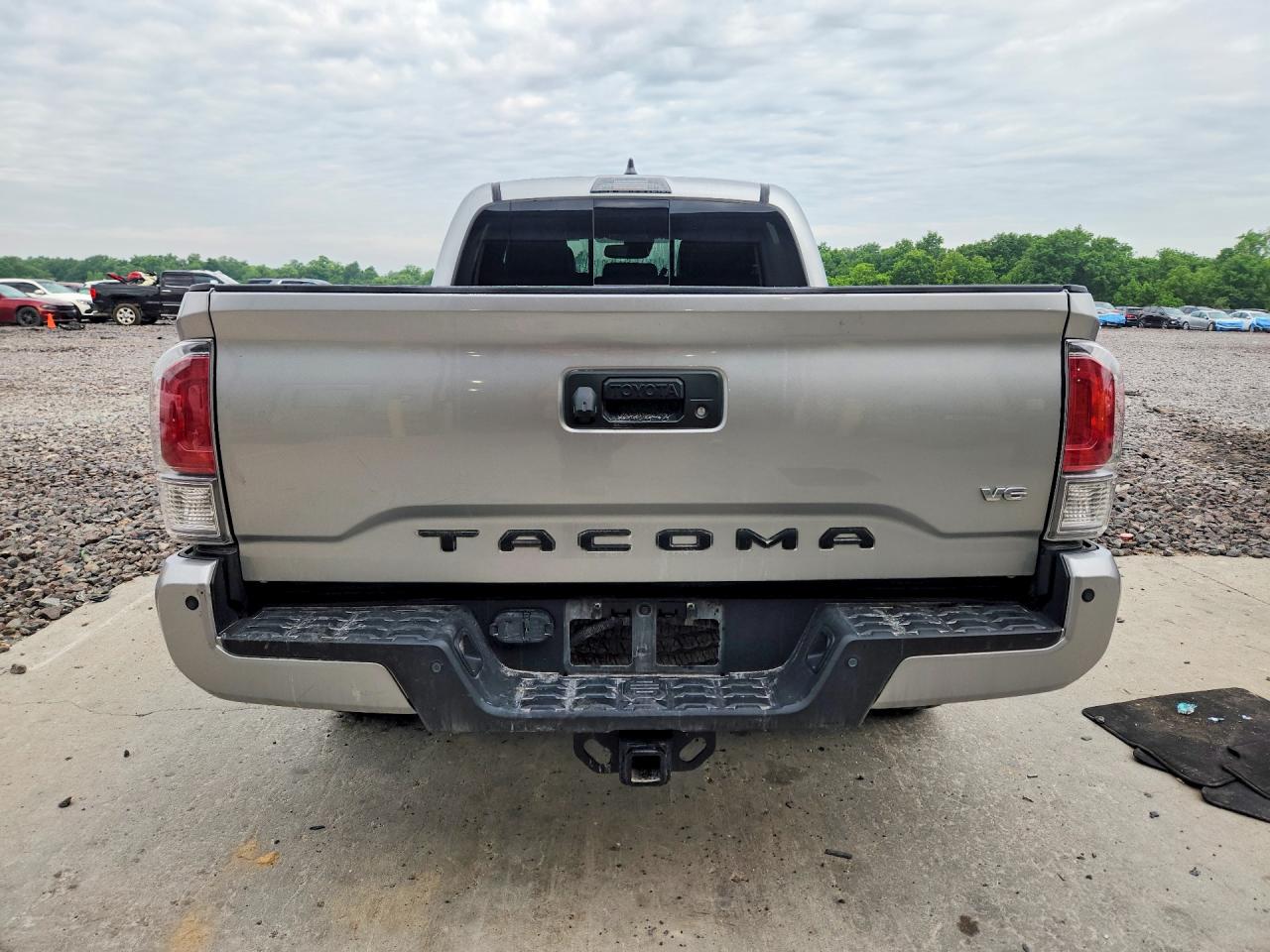 2022 TOYOTA TACOMA TRD OFF-ROAD photo 11