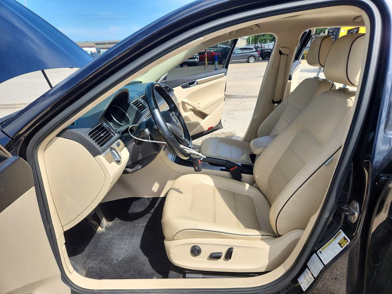 2017 VOLKSWAGEN PASSAT SE photo 13