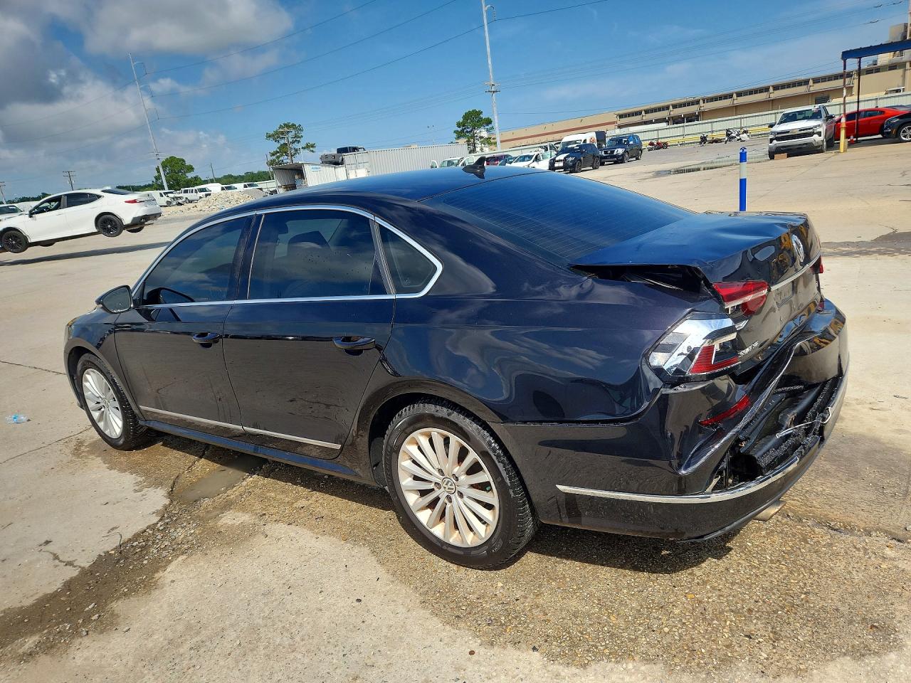 2017 VOLKSWAGEN PASSAT SE photo 3
