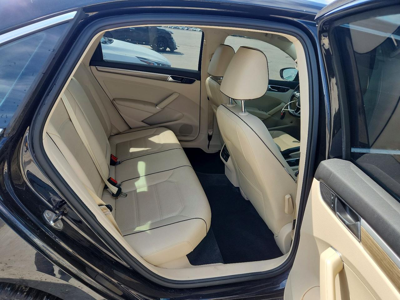 2017 VOLKSWAGEN PASSAT SE photo 19