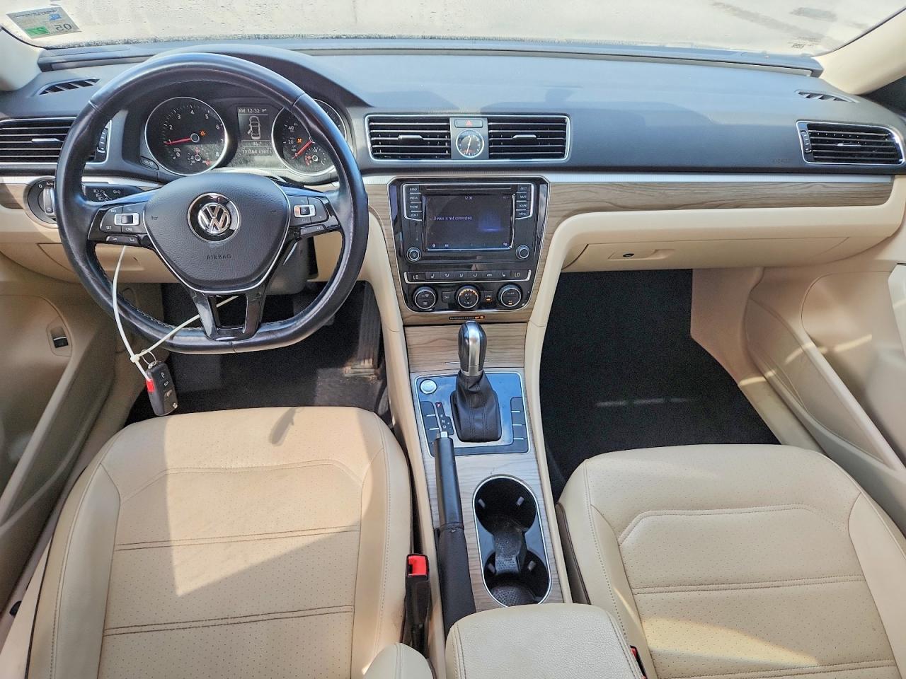 2017 VOLKSWAGEN PASSAT SE photo 15