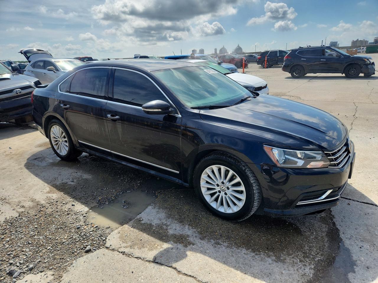2017 VOLKSWAGEN PASSAT SE photo 7