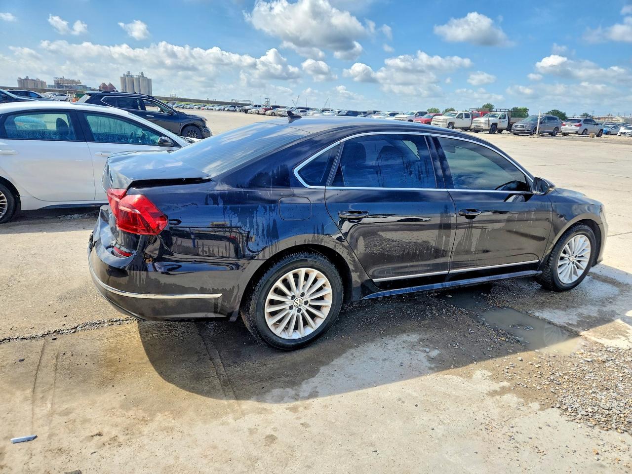 2017 VOLKSWAGEN PASSAT SE photo 5