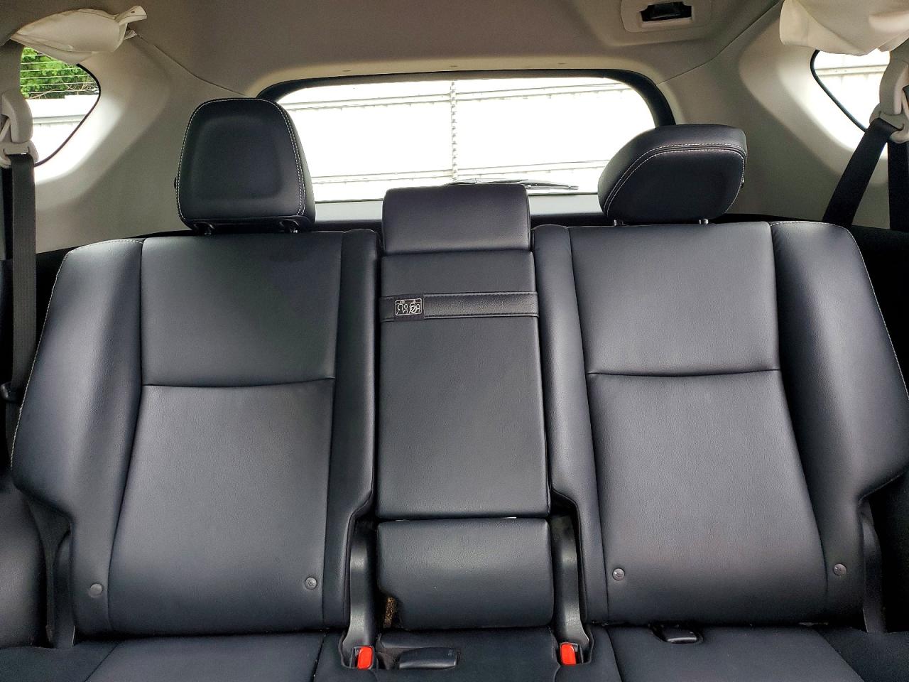 2016 TOYOTA RAV4 HV LIMITED photo 10