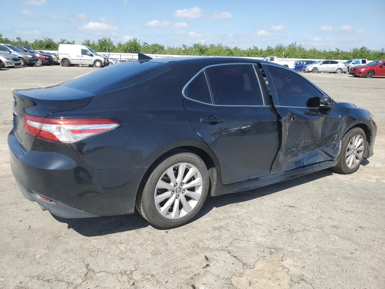 2020 TOYOTA CAMRY LE photo 3