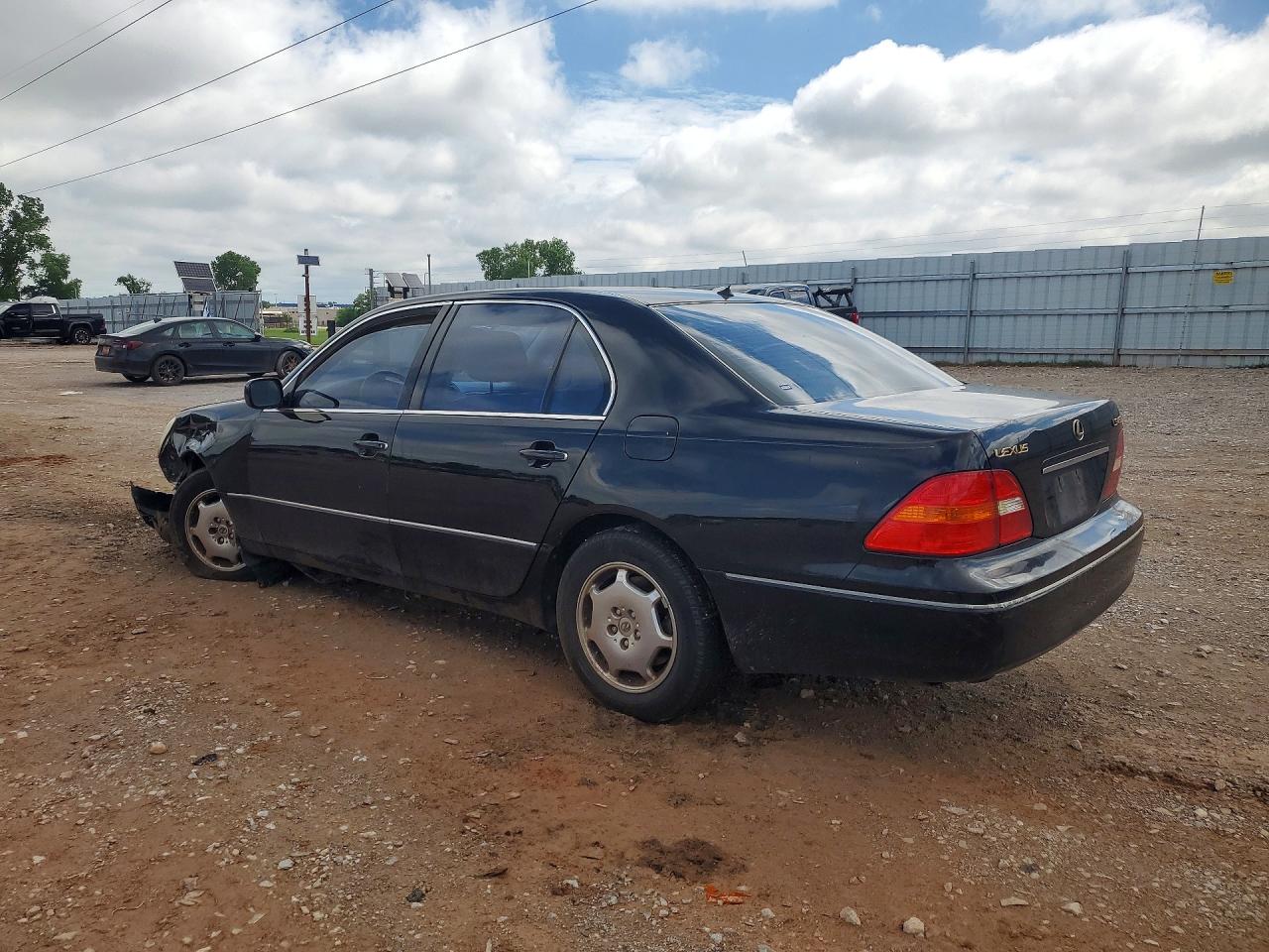 2002 LEXUS LS 430 photo 2