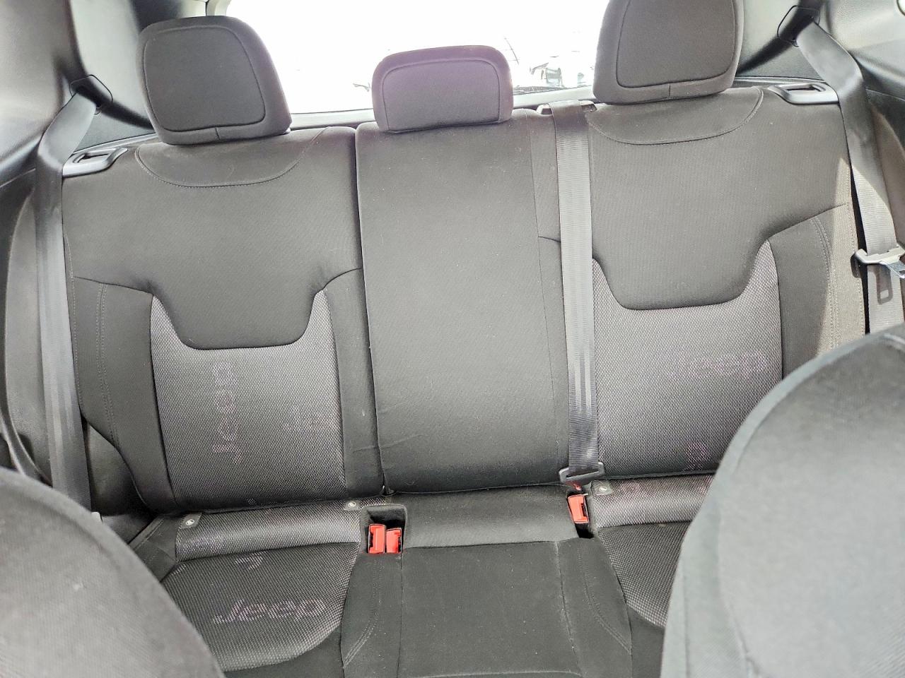2017 JEEP RENEGADE LATITUDE photo 28