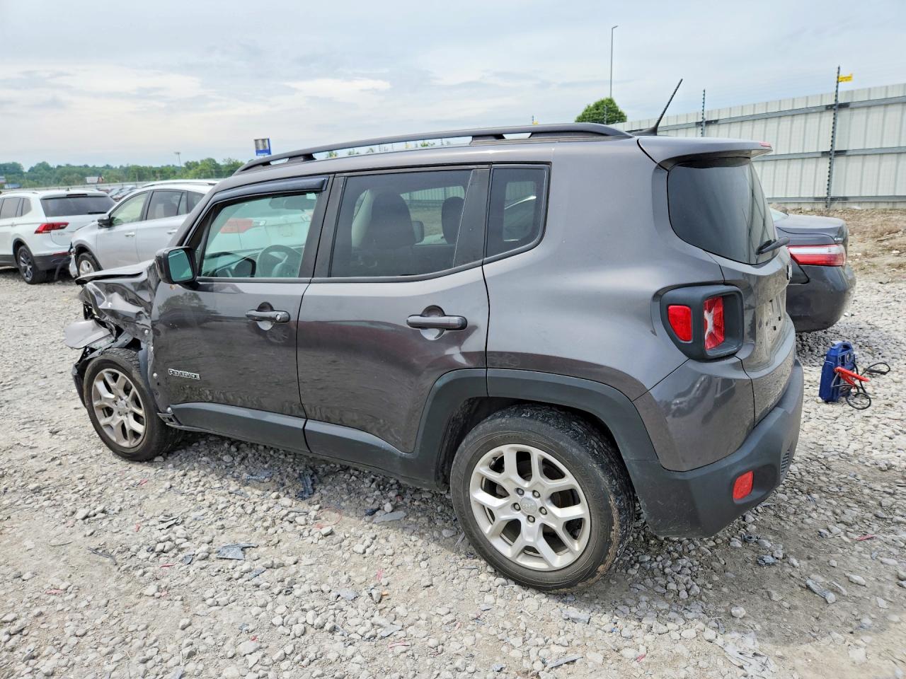 2017 JEEP RENEGADE LATITUDE photo 4