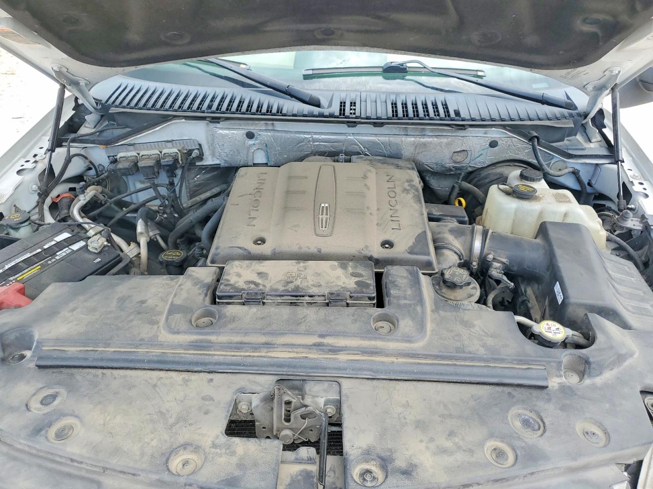 2014 LINCOLN NAVIGATOR photo 23