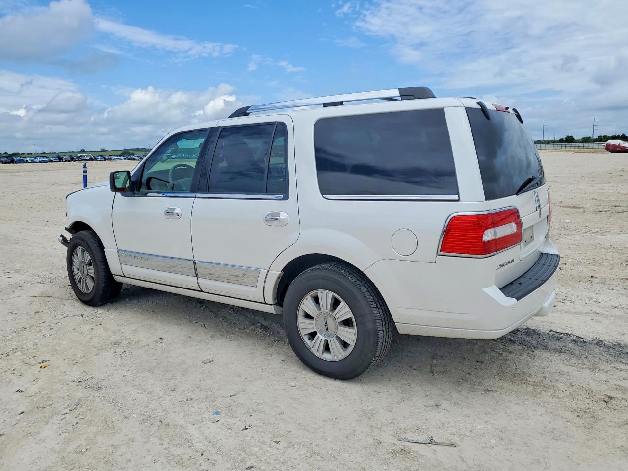 2014 LINCOLN NAVIGATOR photo 3