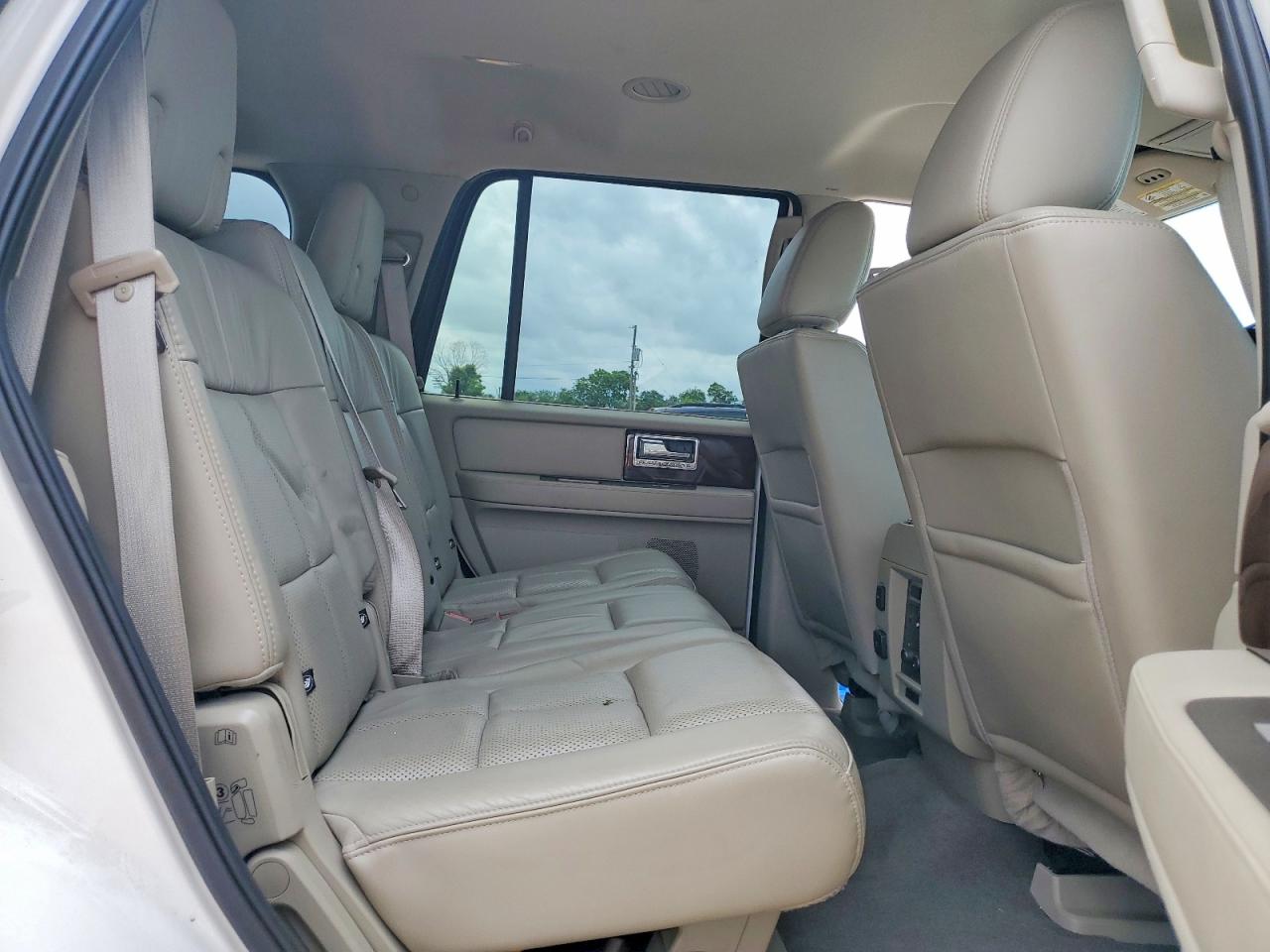 2014 LINCOLN NAVIGATOR photo 21