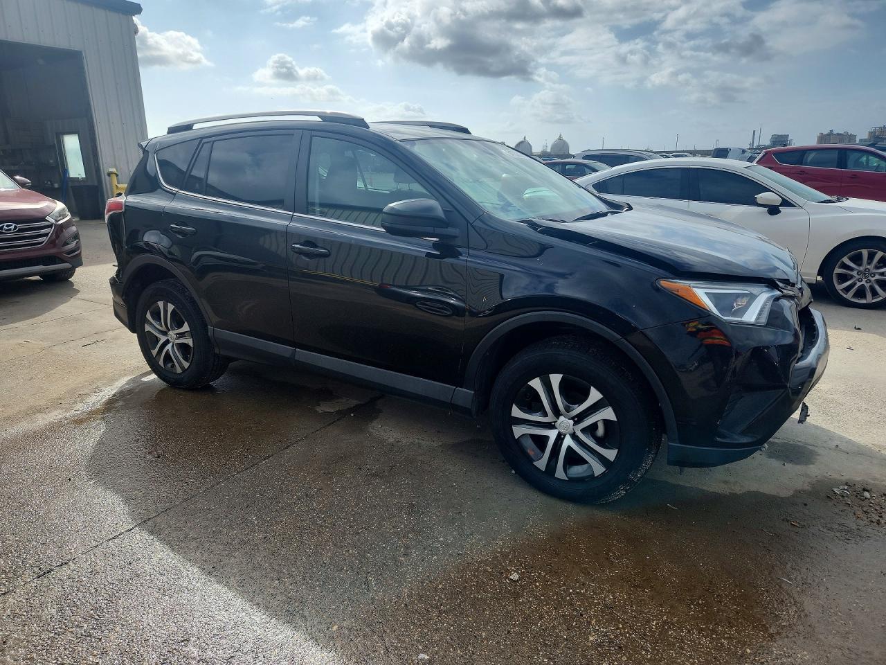 2018 TOYOTA RAV4 LE photo 4