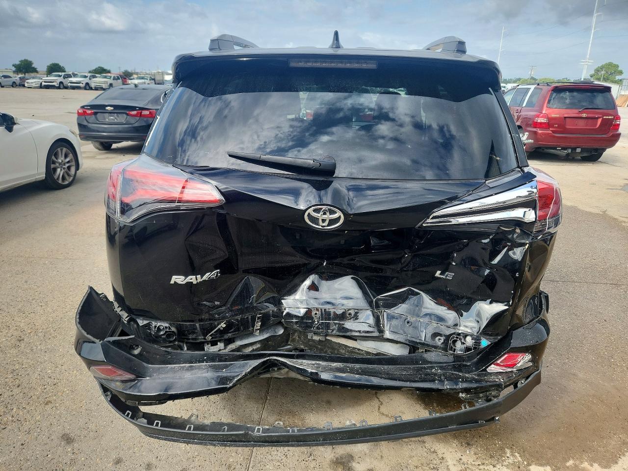 2018 TOYOTA RAV4 LE photo 6