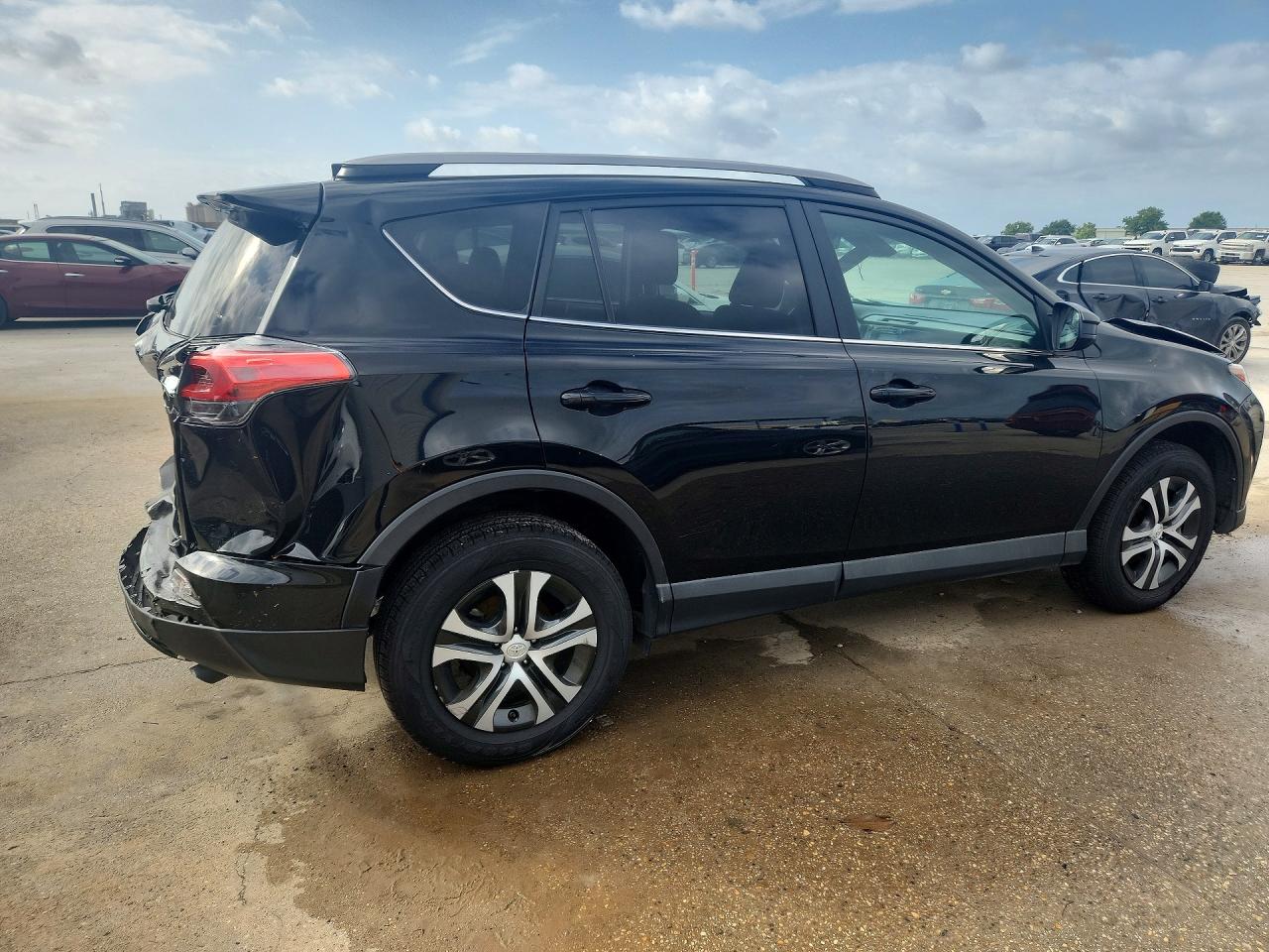 2018 TOYOTA RAV4 LE photo 3