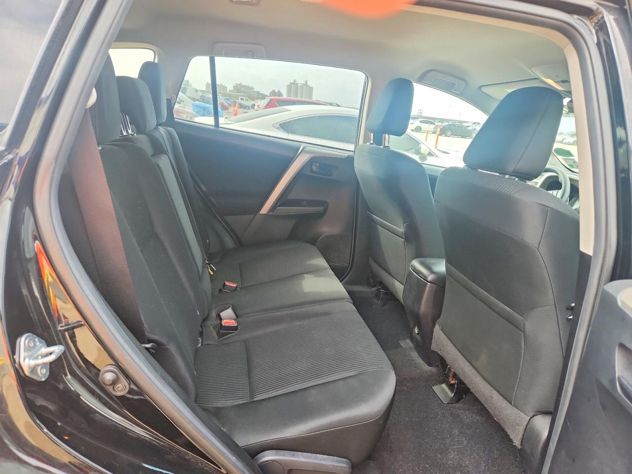 2018 TOYOTA RAV4 LE photo 11