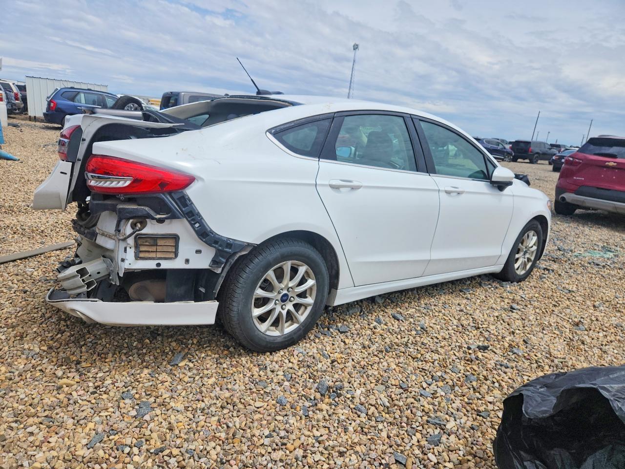 2017 FORD FUSION S photo 5
