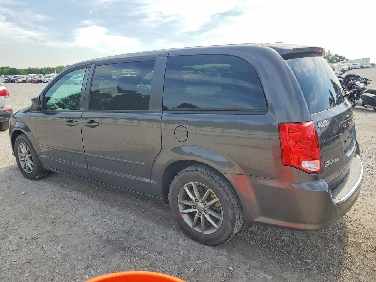 2015 DODGE GRAND CARAVAN SE photo 3