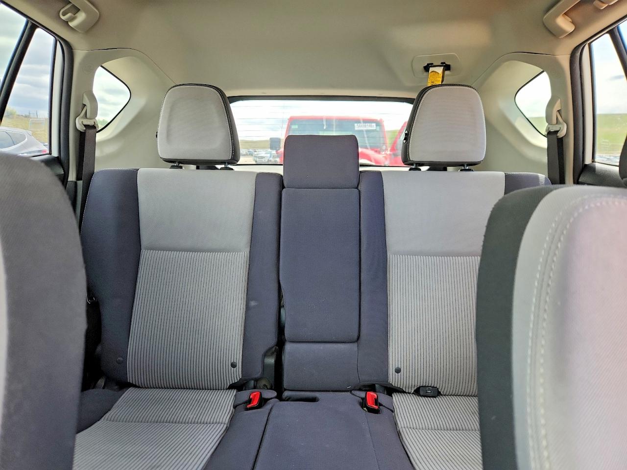 2015 TOYOTA RAV4 XLE photo 19