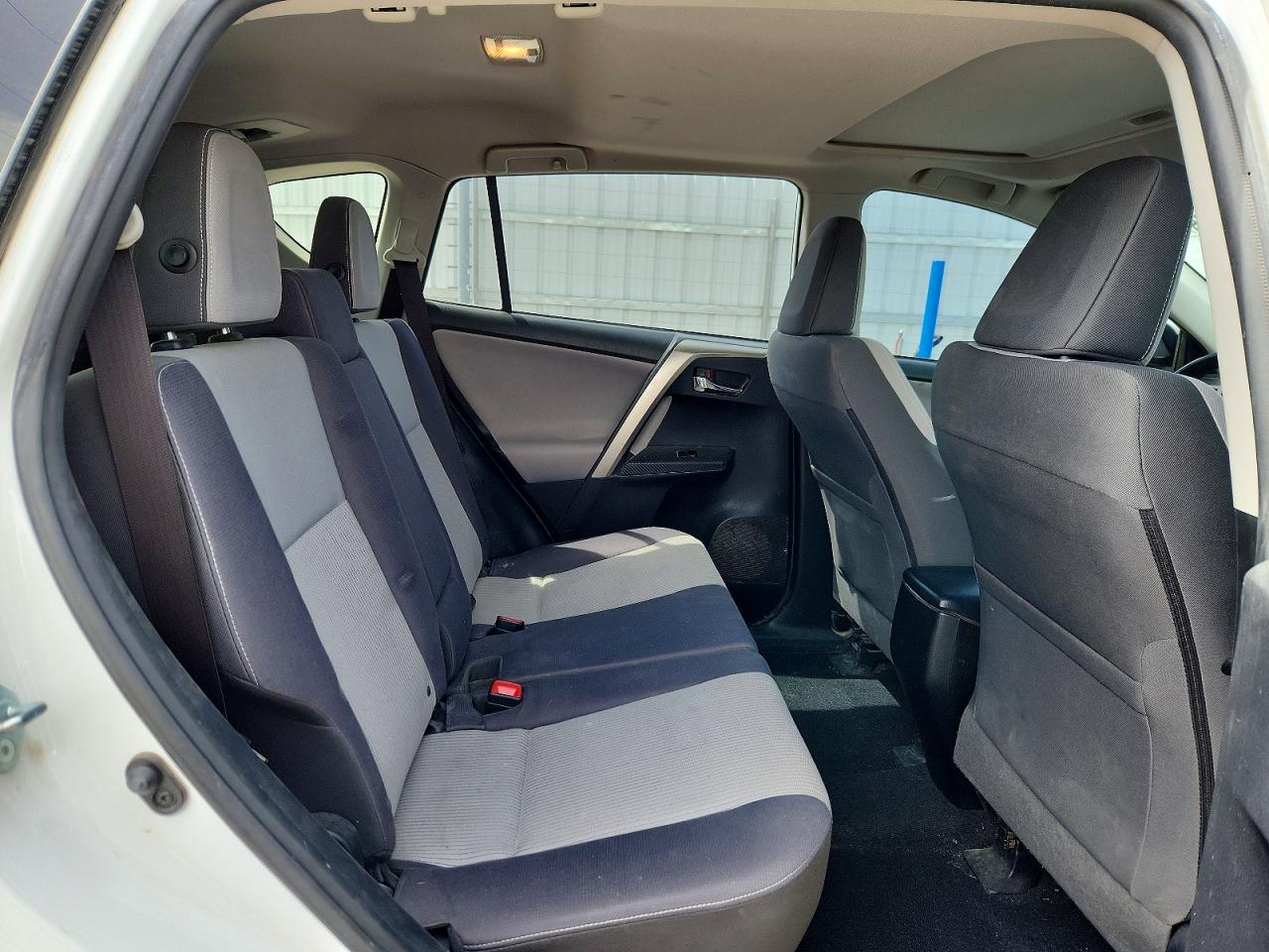 2015 TOYOTA RAV4 XLE photo 21