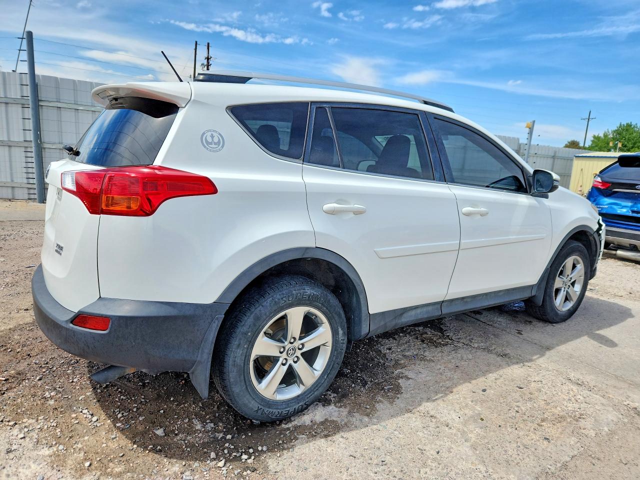 2015 TOYOTA RAV4 XLE photo 5