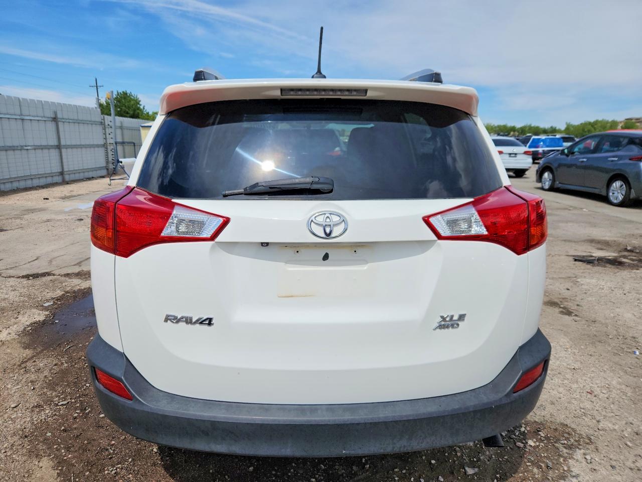 2015 TOYOTA RAV4 XLE photo 11