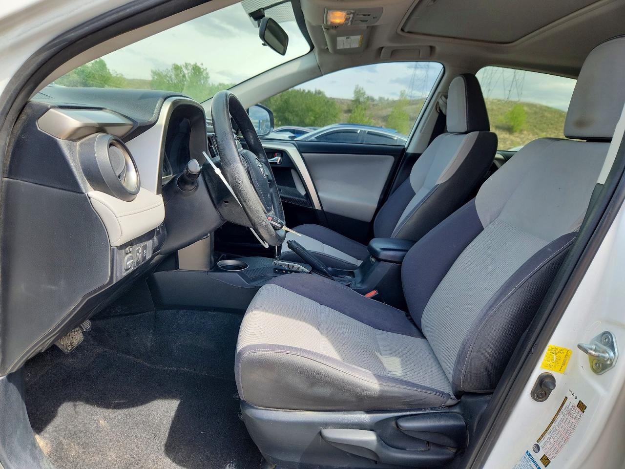2015 TOYOTA RAV4 XLE photo 13