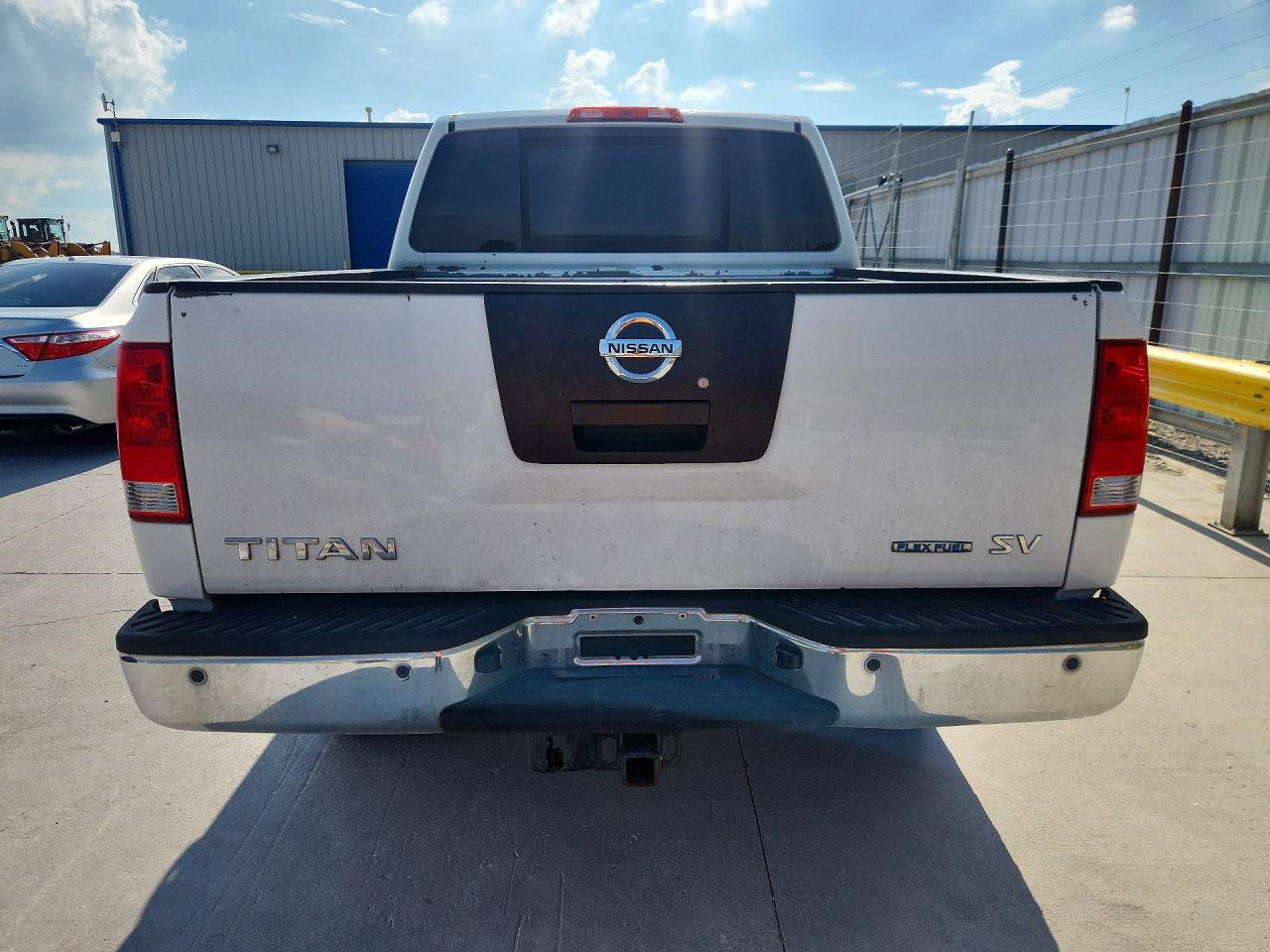 2011 NISSAN TITAN SV photo 16