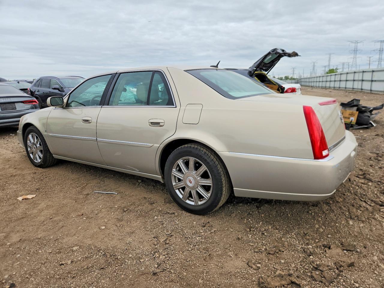 2008 CADILLAC DTS photo 2