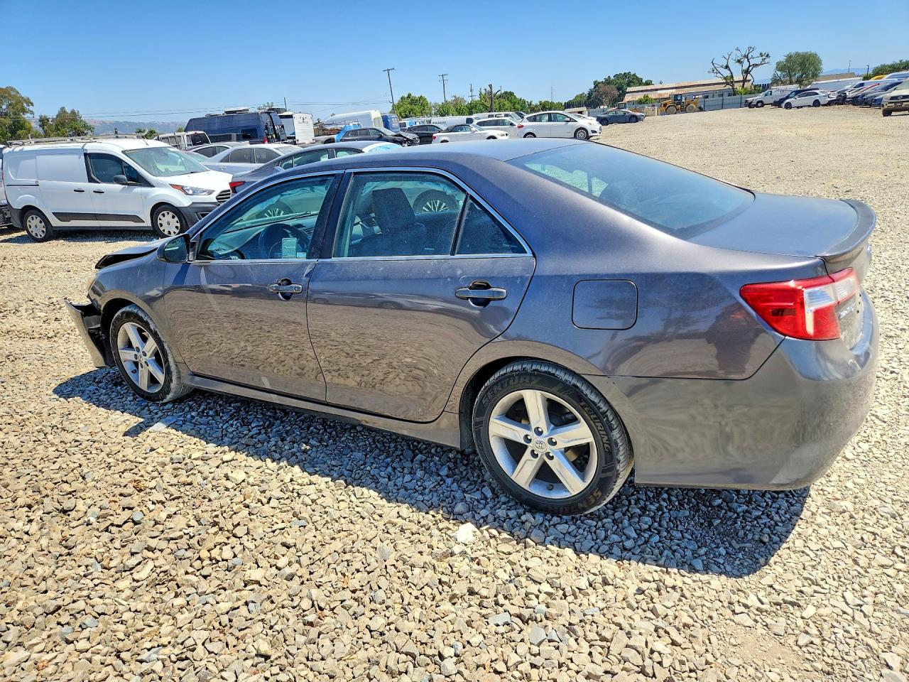 2014 TOYOTA CAMRY SE photo 2
