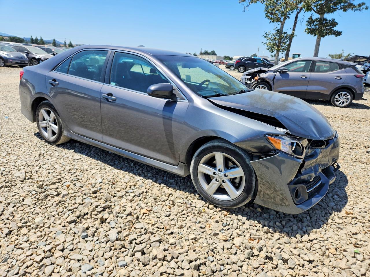 2014 TOYOTA CAMRY SE photo 4